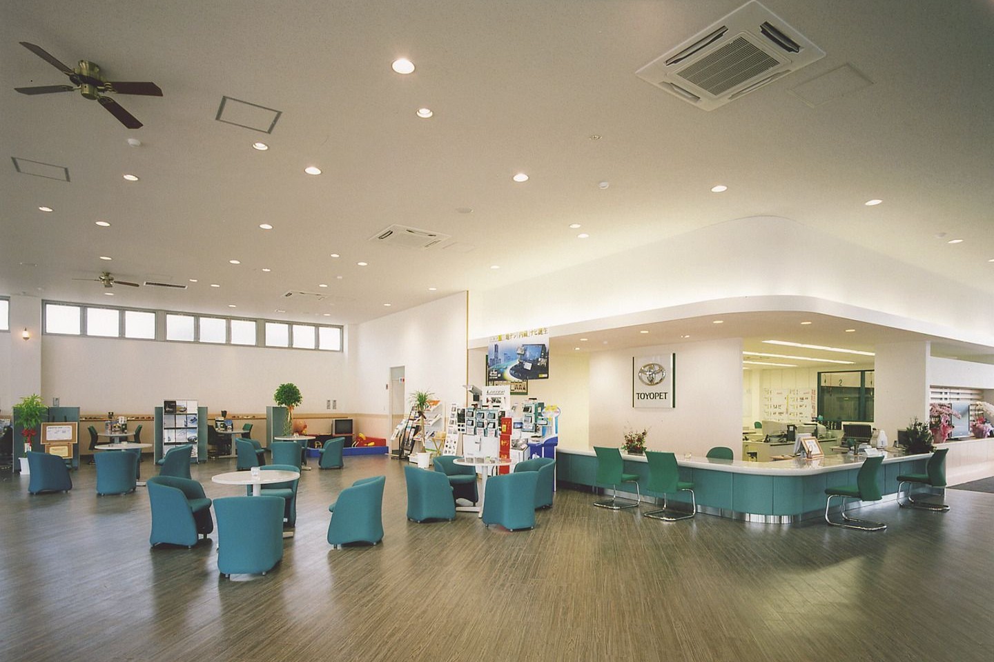 三重トヨペット株式会社 鈴鹿神戸店 中日設計