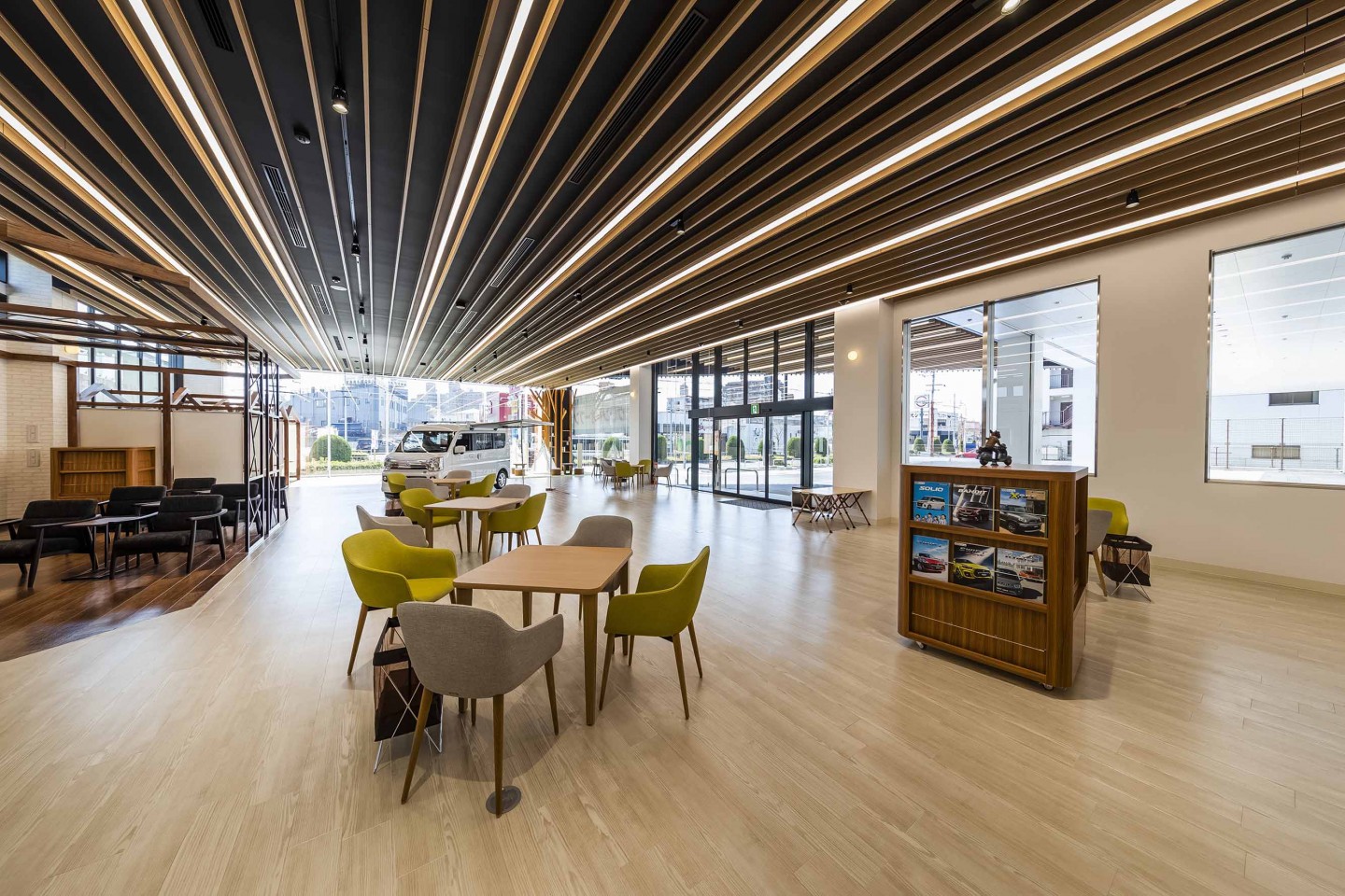 愛知スズキ販売株式会社 サンフィールド高針原店