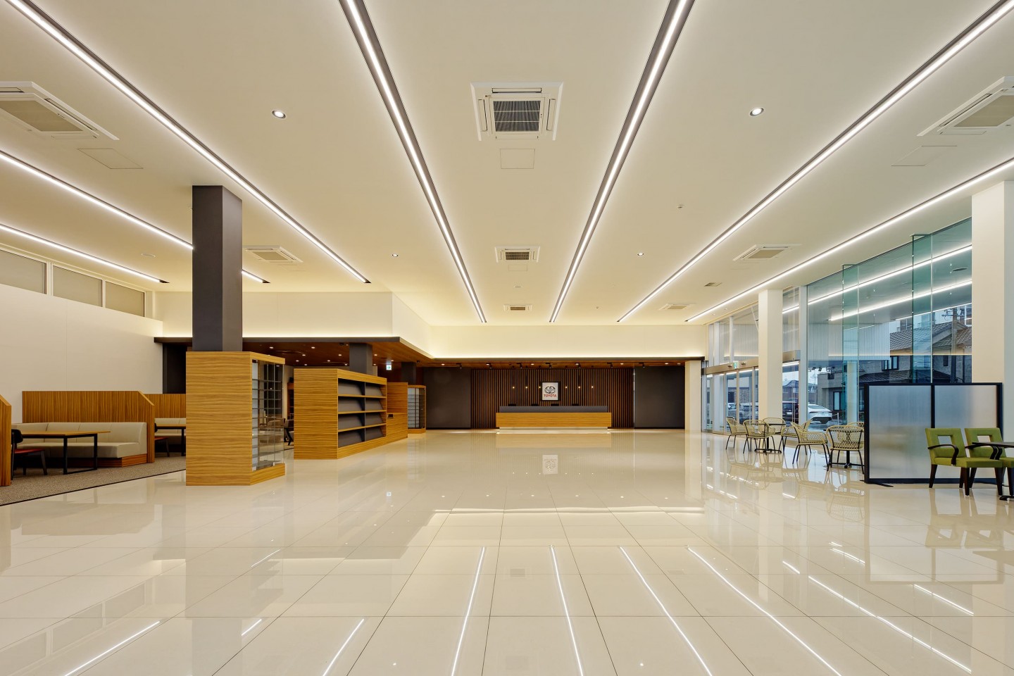 トヨタカローラ愛知株式会社 一宮店 店舗棟