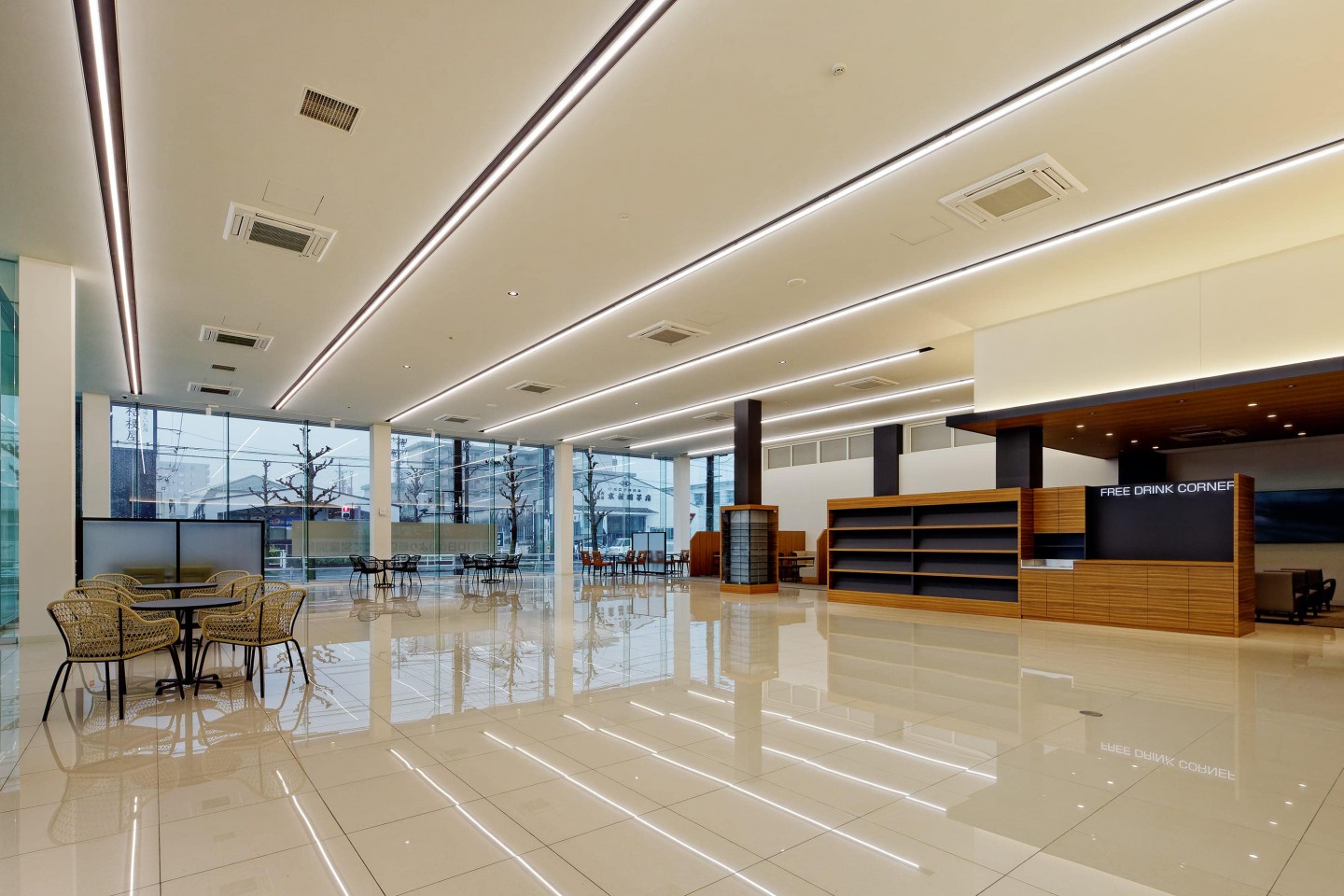 トヨタカローラ愛知株式会社 一宮店 店舗棟