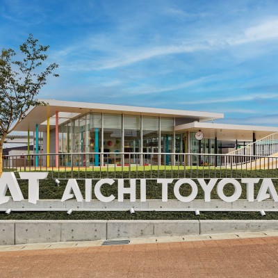 愛知トヨタWEST株式会社 長久手店 ショールーム棟
