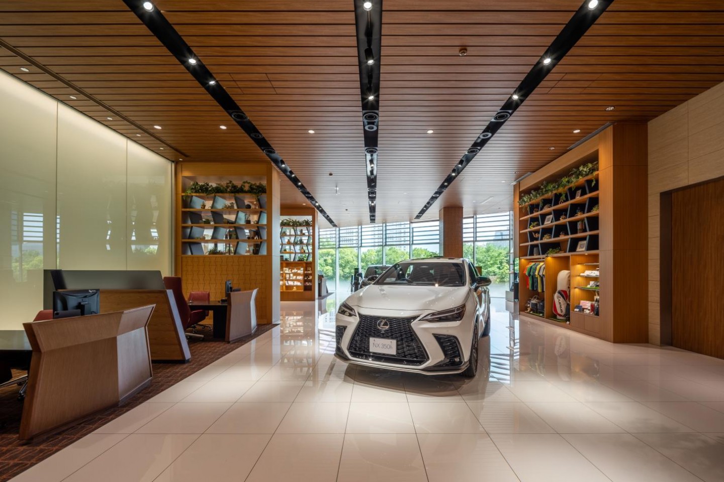 トヨタモビリティ東京株式会社 有明店/レクサス 有明