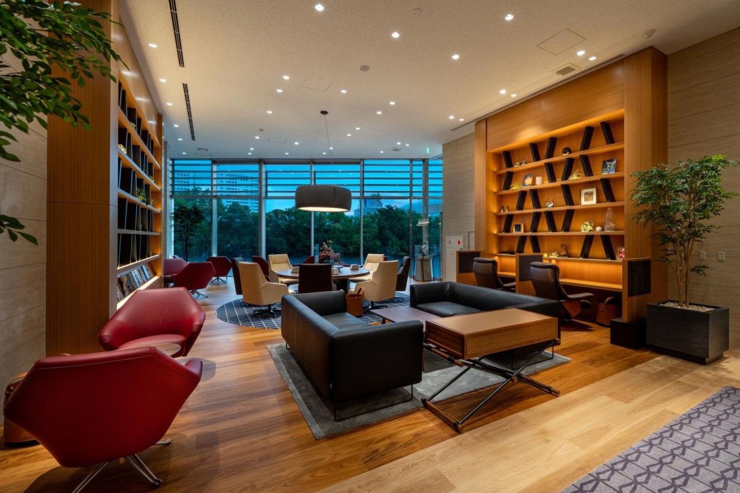 トヨタモビリティ東京株式会社 有明店/レクサス 有明