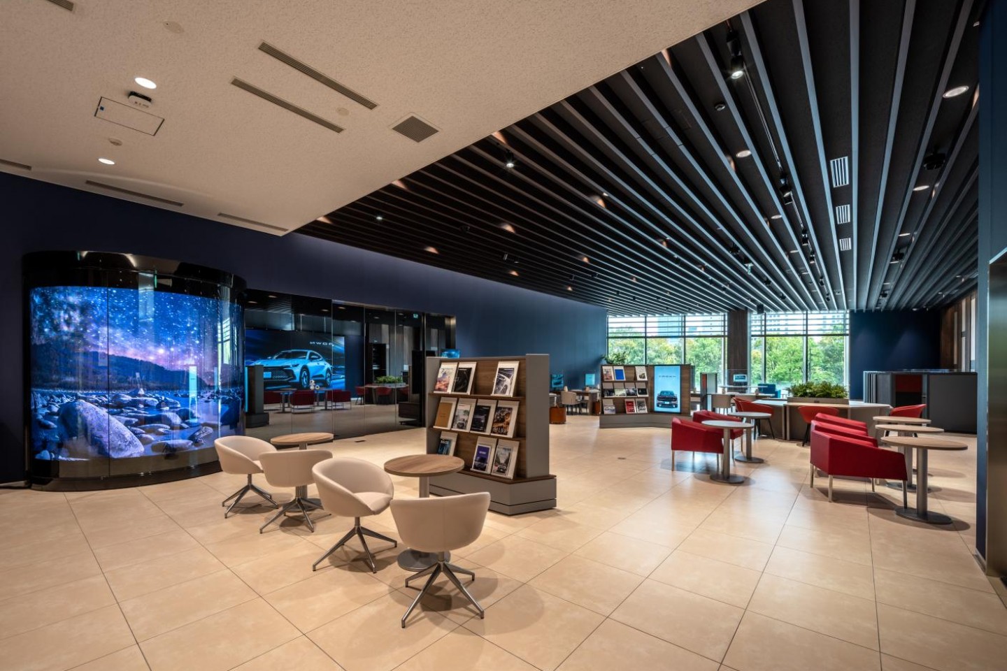 トヨタモビリティ東京株式会社 有明店/レクサス 有明