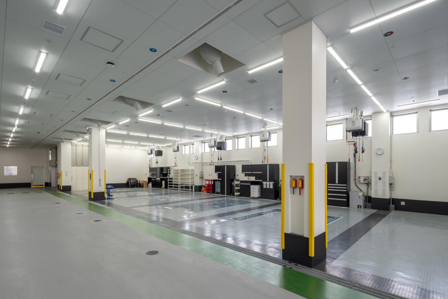 トヨタモビリティ東京株式会社 有明店/レクサス 有明