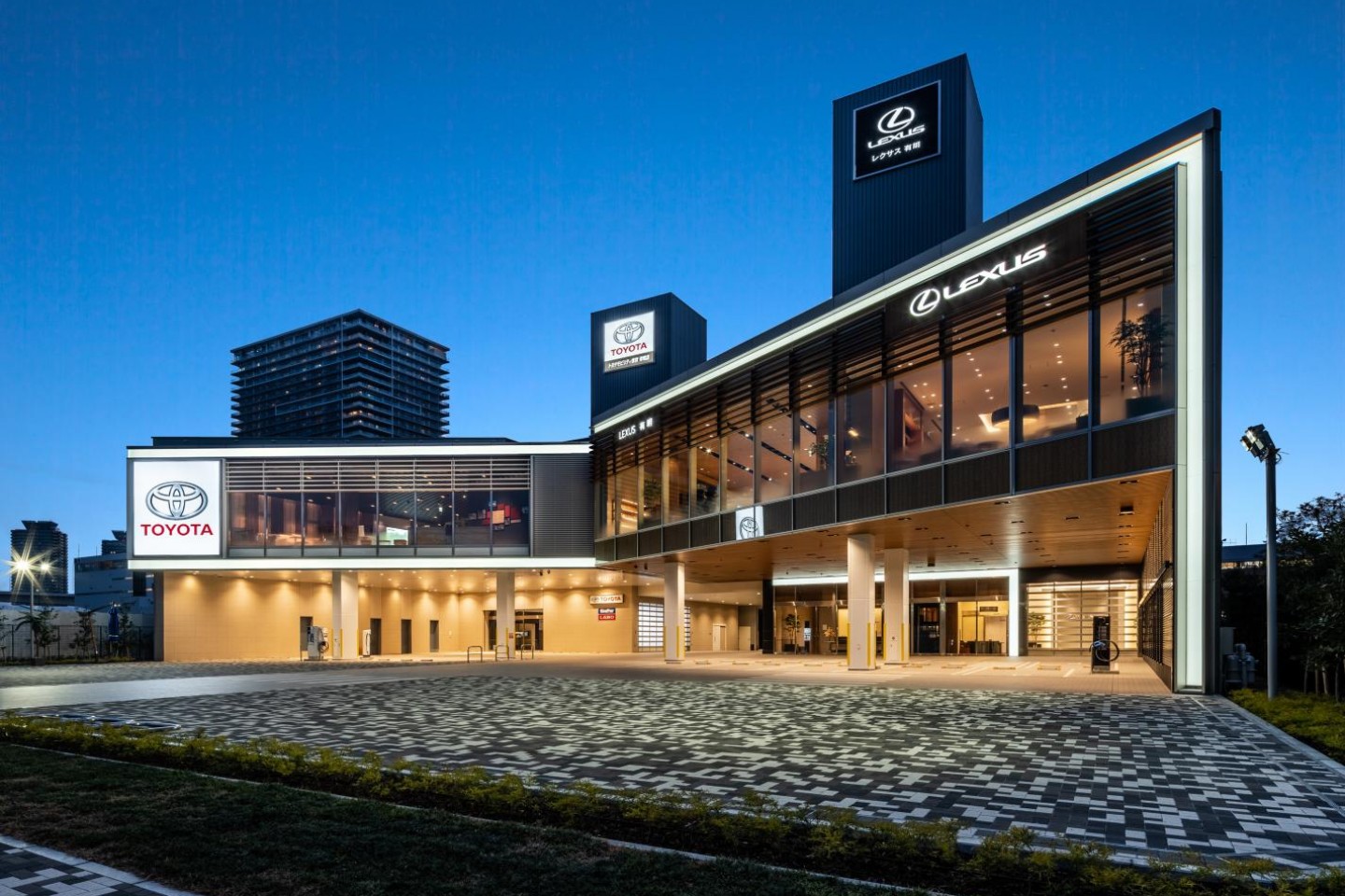 トヨタモビリティ東京株式会社 有明店/レクサス 有明